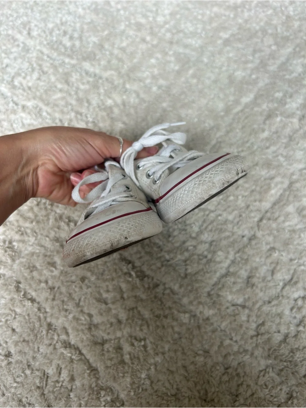 Converse girl boy white classic lace up tennis shoes size 9